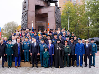 Председатель Нижегородского областного суда Вячеслав Поправко принял участие в торжественном открытии памятника «Пожарным и спасателям»