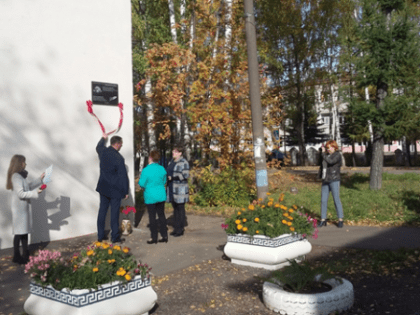 «Историческая память»: в Княгинине открыта мемориальная доска поэту Николаю Гореву