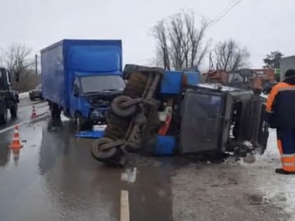 Водитель трактора пострадал в ДТП с «Газелью» в Павловском районе