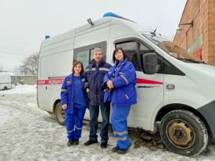 Нижегородские фельдшеры СМП приняли стремительные роды в машине скорой