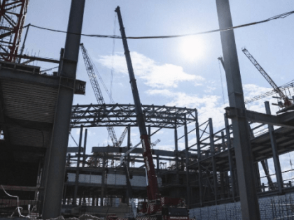 Каркас крыши над площадкой Ледовой арены начали монтировать на Стрелке