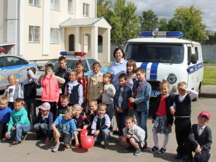 Школьники побывали на экскурсии в Отделе полиции Володарска