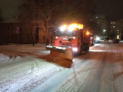 Дорожные службы в режиме нон-стоп устраняют последствия снегопада