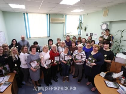Глава Дзержинска Иван Носков поздравил сотрудников Городского архива с профессиональным праздником