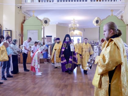 Воскресная служба в Кафедральном соборе перед началом Успенского поста.
