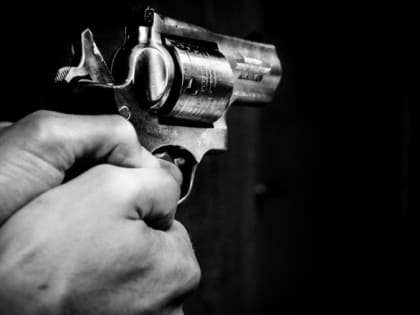 Жительница Омска пыталась сделать селфи с пистолетом и прострелила себе голову