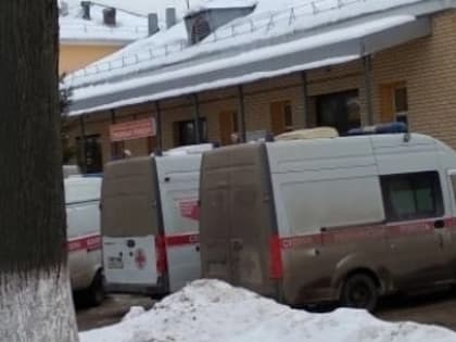Пробка из карет скорой помощи образовалась у инфекционной больницы в Нижнем Новгороде