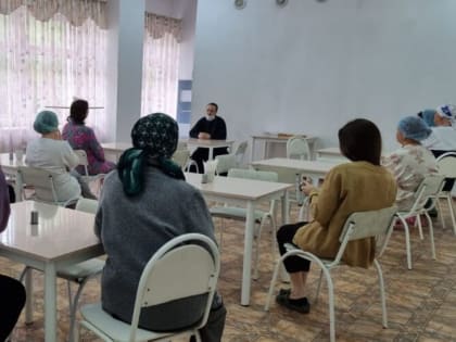 Помощник благочинного Приокского округа посетил пациентов городской клинической больницы №29