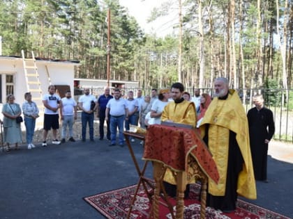 Молебен перед реконструкцией храма Всех Святых