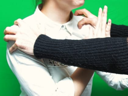 Девушку превратили в обвиняемую после заявления о групповом насилии на Бору