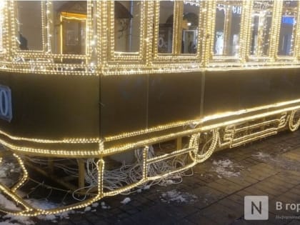 Светящийся трамвай задымился на Большой Покровской в Нижнем Новгороде