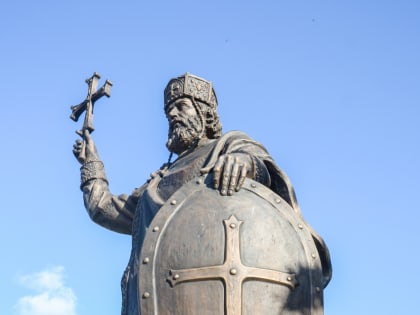 Горожане неоднозначно восприняли появление памятника князю Владимиру на бульваре Химиков в Дзержинске