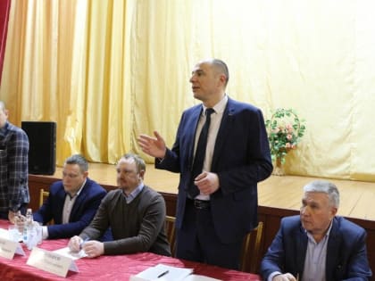 Депутаты и представители администрации отчитываются перед жителями о проделанной работе и обсуждают насущные проблемы в Борском округе