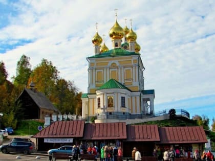 Выступление архиерейского хора Нижегородской епархии открыло концерт на праздновании Дня города в Плесе