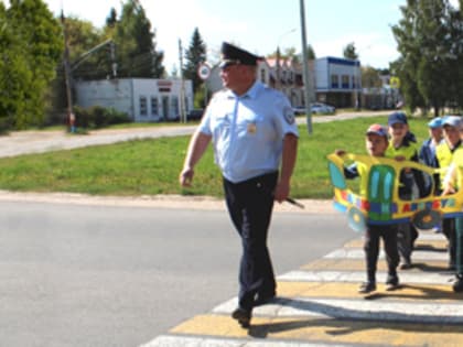 В Перевозе Нижегородской области автополицейские  провели детсадовцев «Безопасным путём»