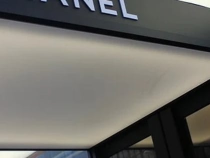 Представитель МИД Захарова резко отреагировала на отказ Chanel продать сумку нижегородке