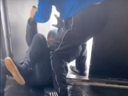 Мужчина в неадекватном состоянии ворвался в школу №36 в Дзержинске