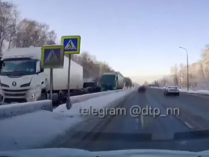 Нижегородцы массово застряли. Показываем, что творится на въезде в город