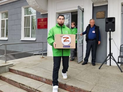 Автозаводцы передали две тонны теплых вещей, медикаментов и продуктов питания участникам СВО