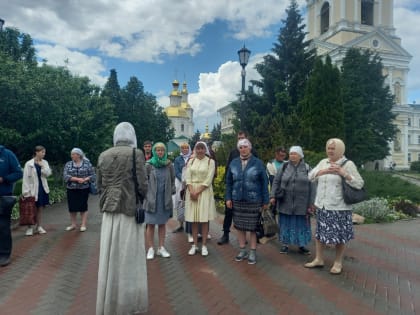 Вынужденные переселенцы из Мариуполя совершили паломничество в Свято-Троицкий Серафимо-Дивеевский монастырь