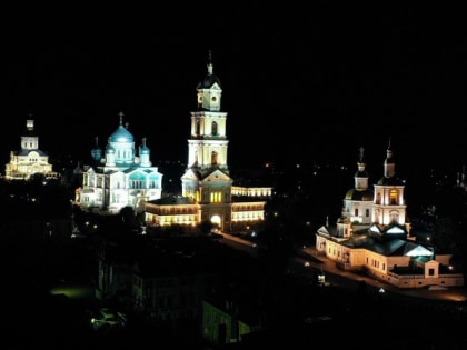 Глава Нижегородской митрополии совершил утреню всенощного бдения в Свято-Троицком Серафимо-Дивеевском монастыре