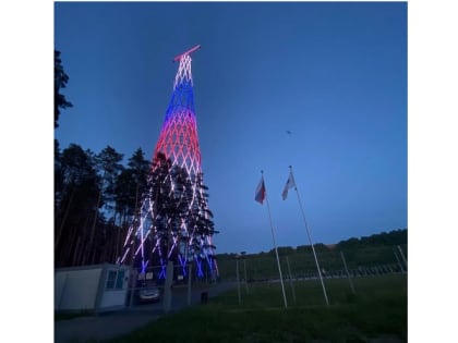 Нижегородцы растянули 162-метровый флаг России у Шуховской башни