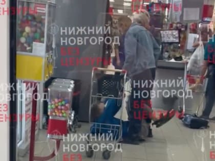 Мужчина и женщина избили ногами нижегородца в магазине