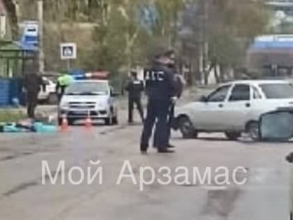 Появилось видео страшного ДТП с женщиной и ребенком в Арзамасе