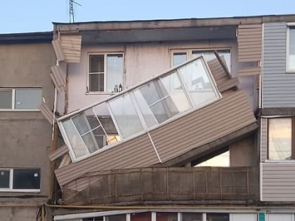 Балкон обрушился в 3-этажном жилом доме в Вадском районе