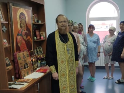 Помощник благочинного Воскресенского округа Нижегородской епархии совершил молебен и провел духовную беседу в перинатальном центре