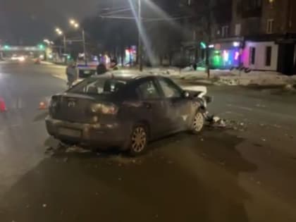 Два человека пострадали в пьяной аварии на проспекте Гагарина