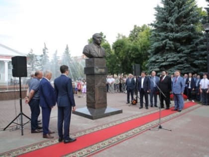 Памятник экс-начальнику ГЖД Омари Шарадзе появился в Нижнем Новгороде