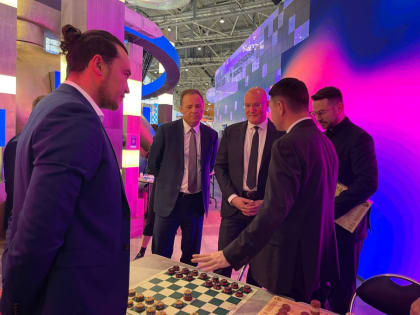 Чернышенко и&nbsp;Комаров посетили выставку-форум «Россия»