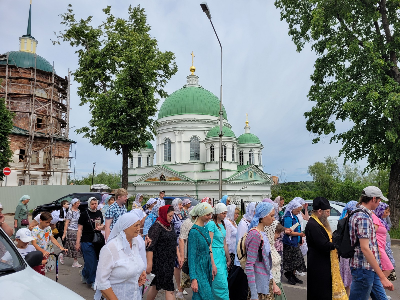 23 июня церковь праздник. Павлово Дивеево крестный ход 2022 год. Крёстный ход у храма в Чурилково. Праздник в Сарове сегодня. Иринарховский крестный ход.