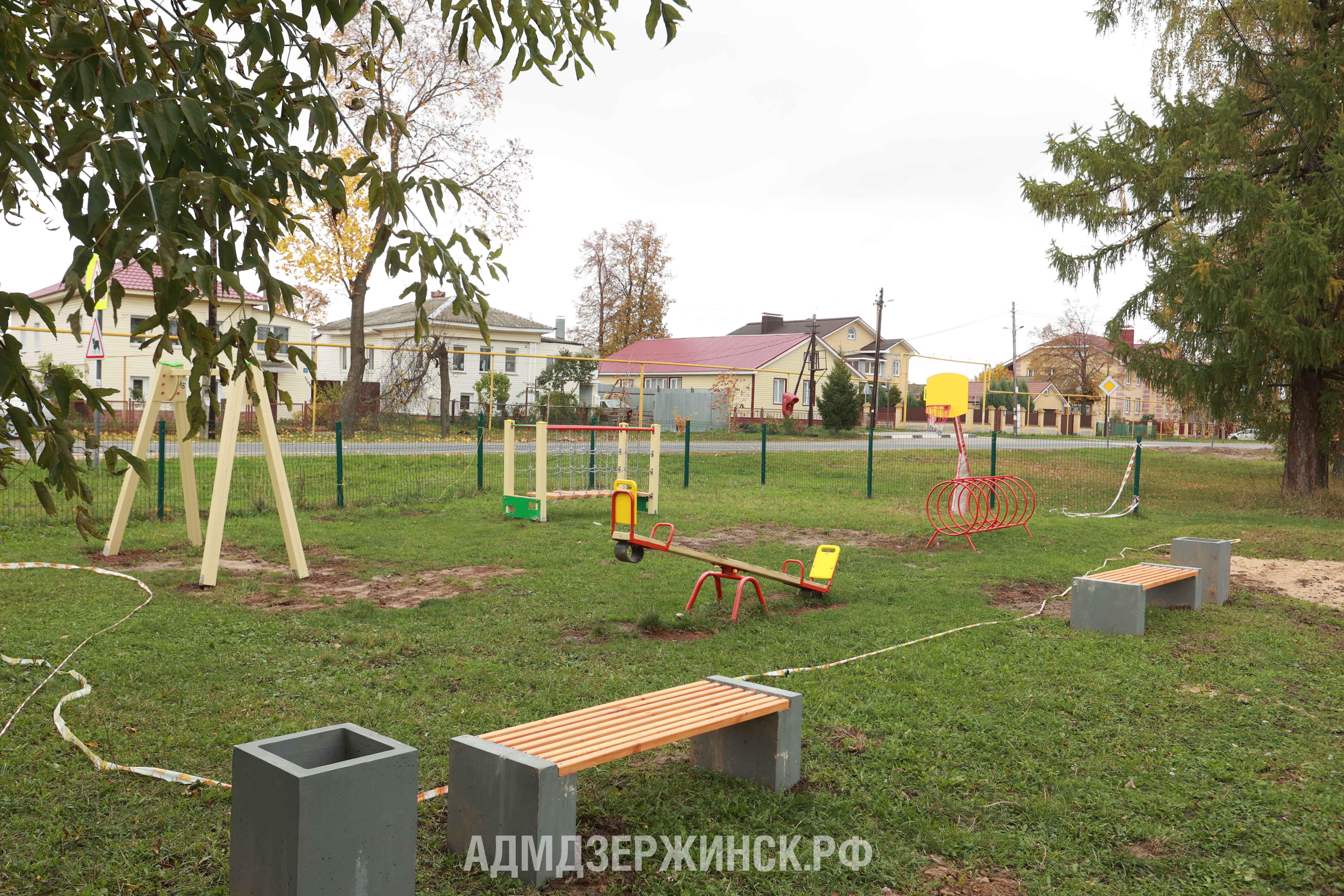 Поселок дзержинск. Детская площадка Константиново Раменский г.о.. Парк Кусково детские площадки 2022. Проект губернаторской детской площадки. Туалет возле детской площадки.