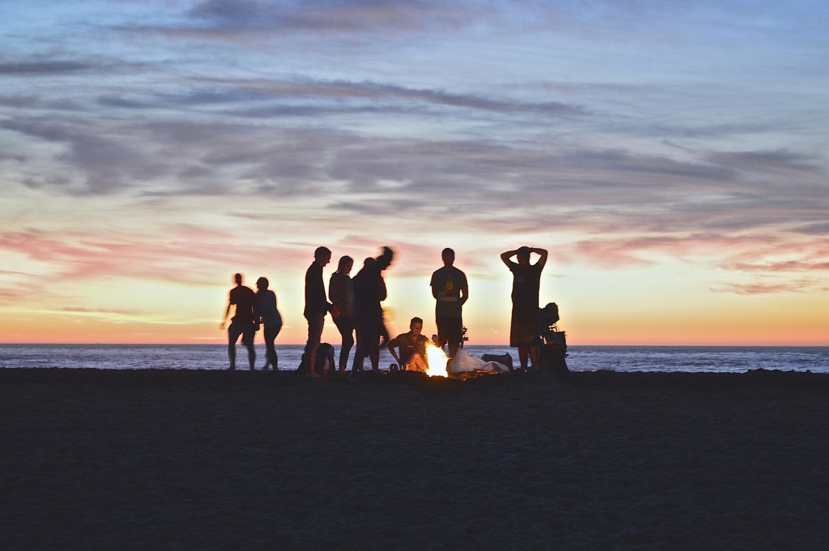 Sonnenuntergang am Strand, Menschen