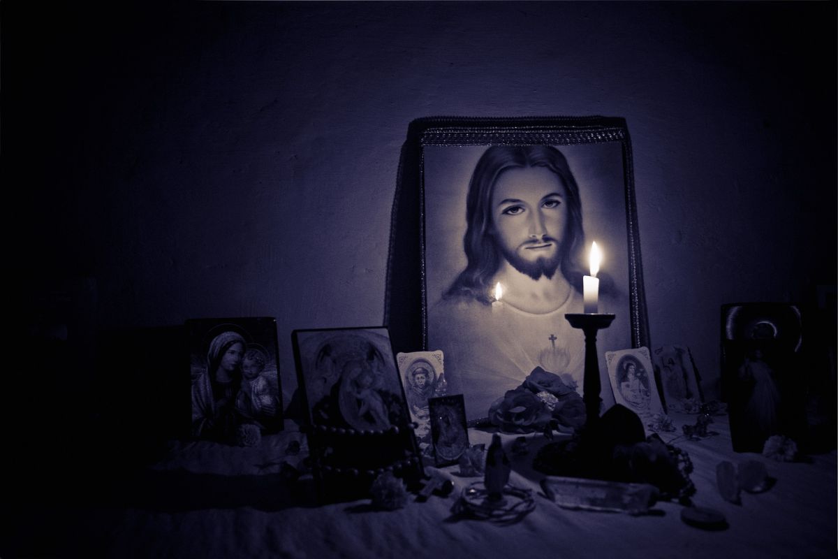 Jesus christ on a picture with candlelight