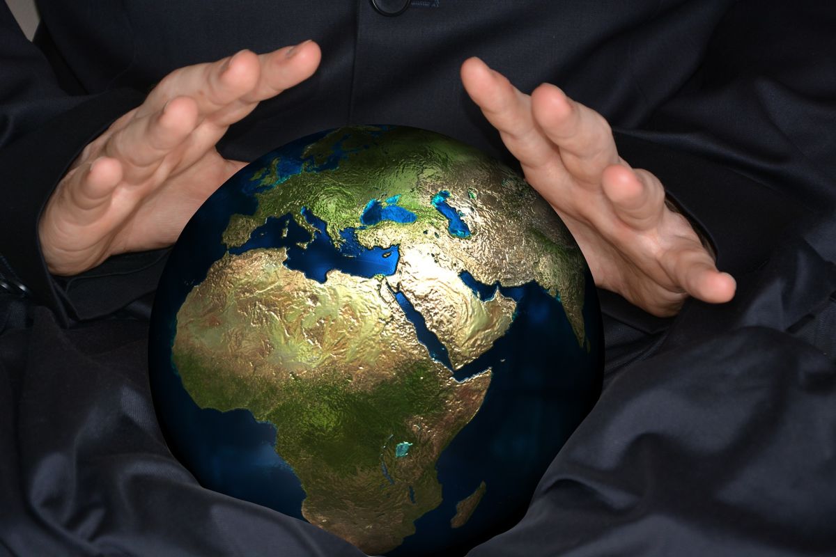 Seance with psychic: Hands over global ball planet earth