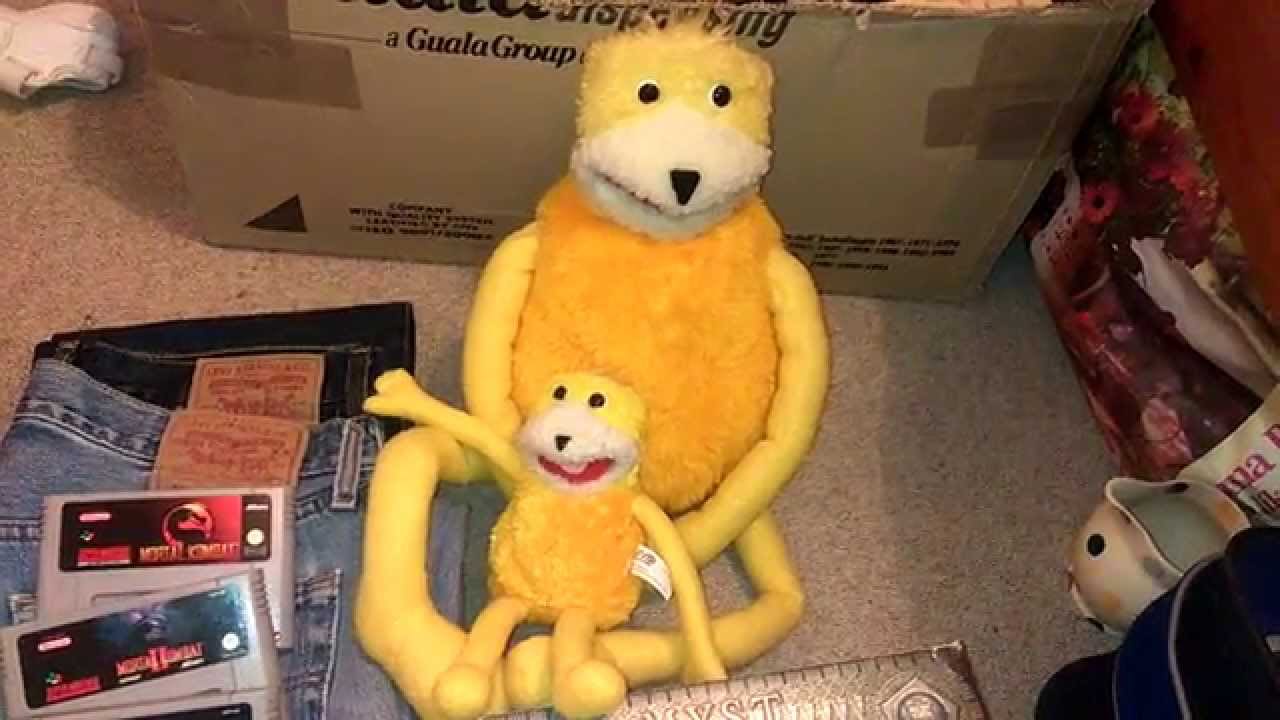 Cool yellow puppet: Flat Eric (Mr. Oizo) with baby