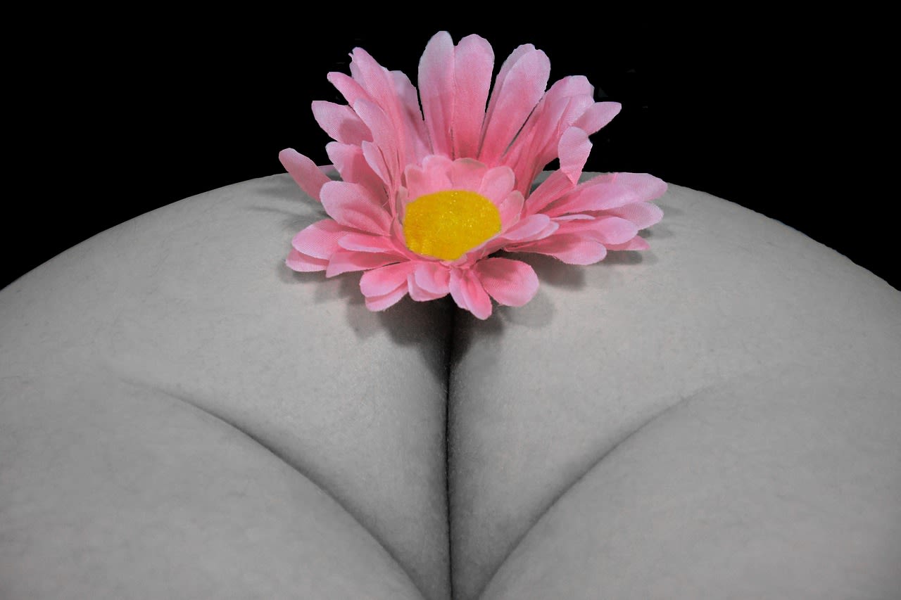 Flower on naked ass