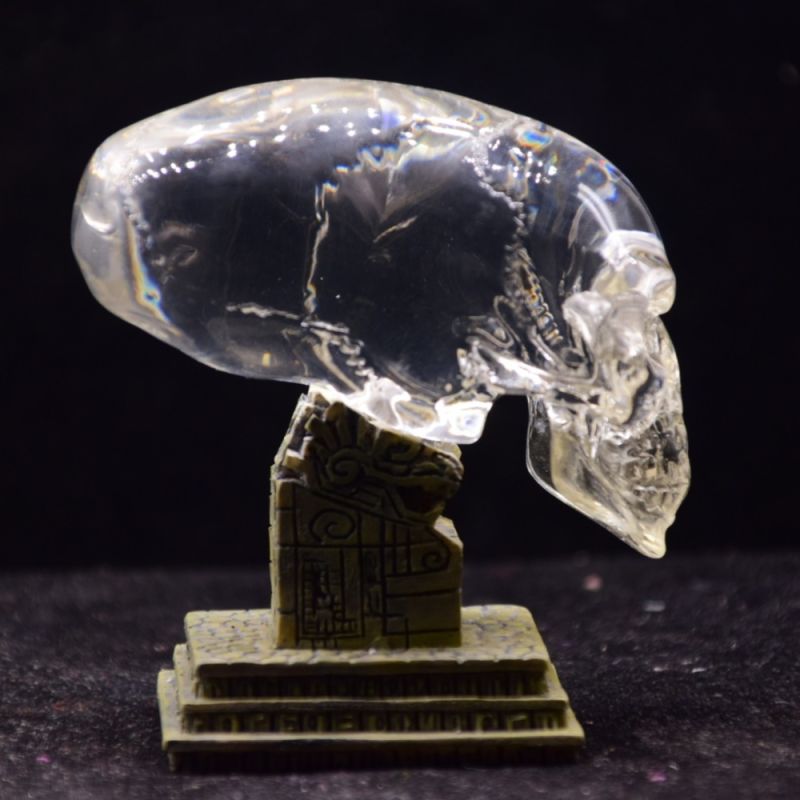 Transparent glass carved alien skull Image 2