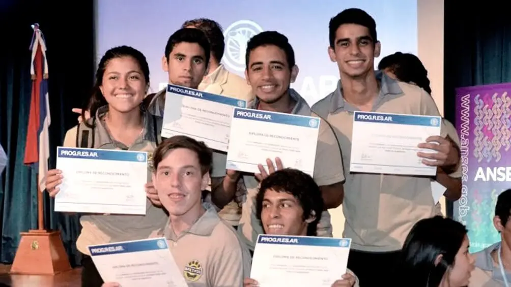 Chicos beneficiarios del Progresar