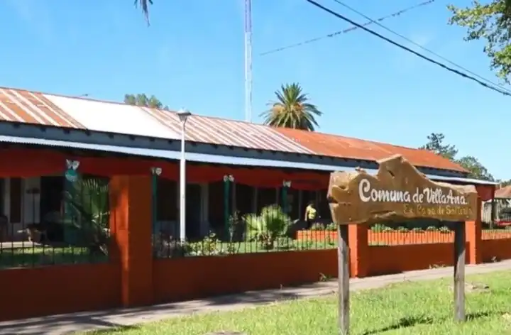 Frente del edificio de la Comuna de Villa Ana