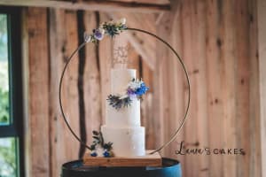 Wedding cake: Flowers on top