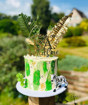Celebration cake: A green and white design