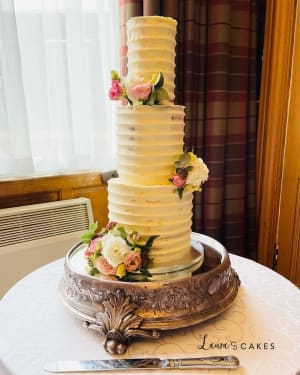 Wedding cake: Flowers on top