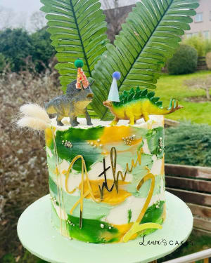 Celebration cake: A green and yellow theme