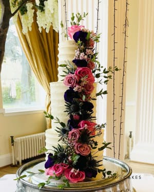 Wedding cake: Flowers on top