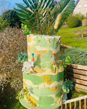 Celebration cake: A green and yellow design on it