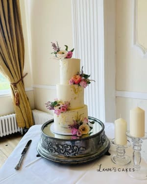 Wedding cake: Flowers on top